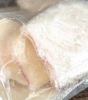 China acha amostra viva de coronavírus em embalagens de bacalhau congelado
