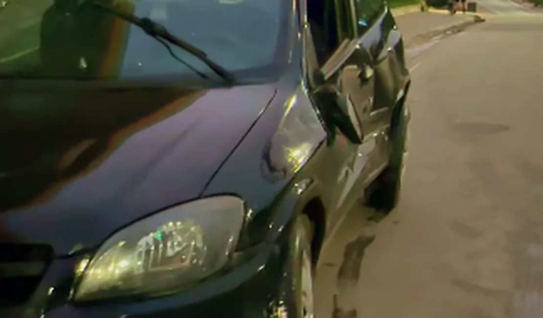 Motorista avança sinal vermelho e provoca colisão em cruzamento próximo à Ladeira do Claudionor