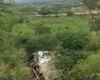 Motorista fica ferido após caminhão capotar na Serra das Pias, em Palmeira