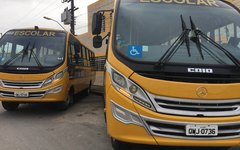 Dois novos micro-ônibus foram entregues ao município