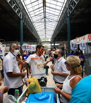 Durante agenda de campanha, Tarcizo Freire visita Mercado Público