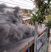 Protesto na Ladeira Geraldo Melo paralisa o trânsito em Maceió nesta segunda-feira (19)