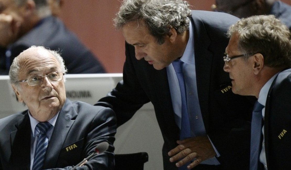 Blatter, Valcke e Platini são suspensos da Fifa por 90 dias