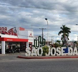 No Sertão, prefeito mostra força política e desarticula partido de oposição