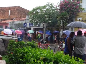 Coronavoucher: fila gigantesca se forma na lotérica de Matriz de Camaragibe