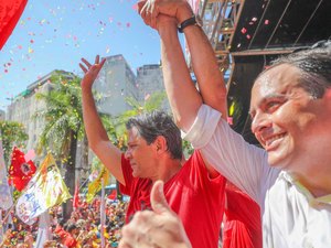 Haddad é vaiado por petistas ao citar viúva de Eduardo Campos em PE