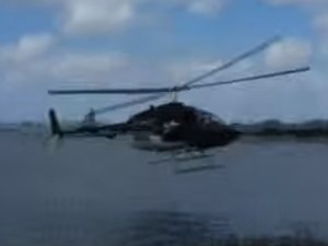 Vídeo flagra queda dramática de helicóptero nos EUA