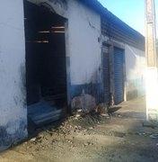 [Vídeo] Incêndio destrói fabriqueta de canos de energia, em Arapiraca