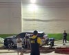 Mulher perde controle de veículo e colide com muro de supermercado na Ponta Verde