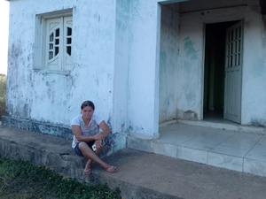 [Vídeo] Moradora da zona rural de Arapiraca passa temporada em SP trabalhando, e ao voltar, encontra casa depenada