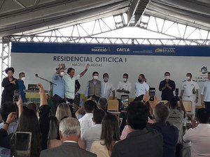 Bolsonaro entrega conjunto habitacional em Maceió; acompanhe ao vivo