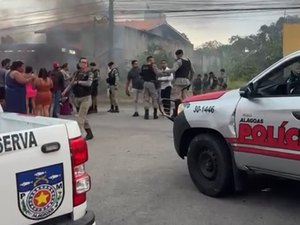 Protesto por contas altas de água interdita avenida em Maceió
