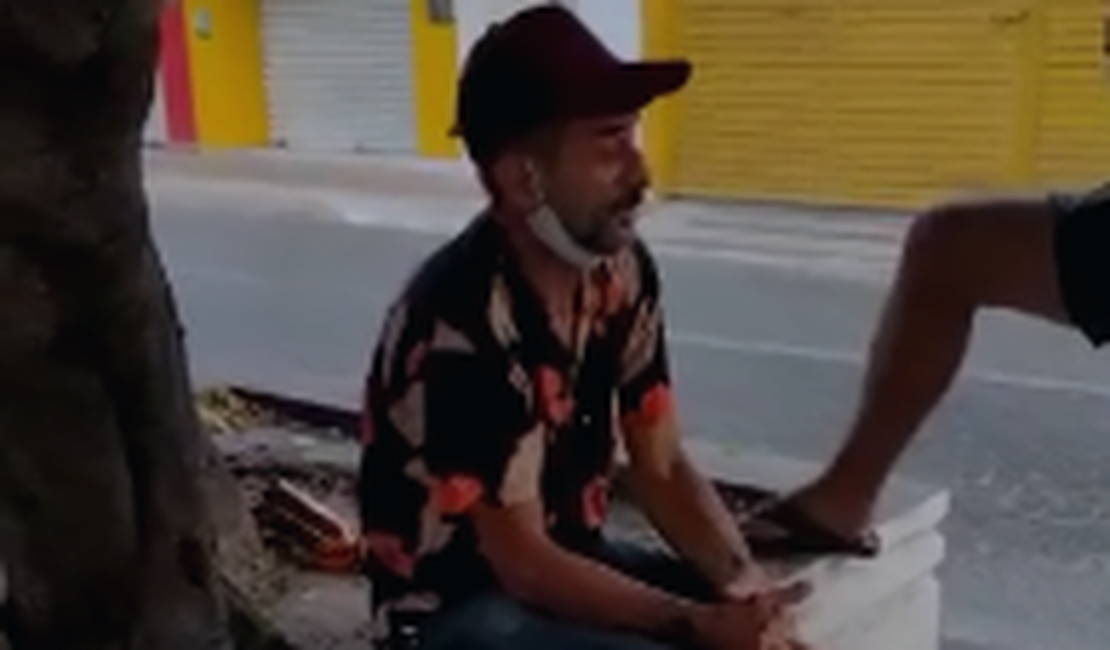 [Vídeo ] Suspeito é preso tentando arrombar loja no centro  comercial de  Arapiraca
