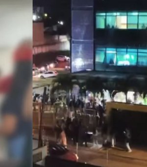 Estudantes deixam faculdade no Farol às pressas após boato de atentado, em Maceió