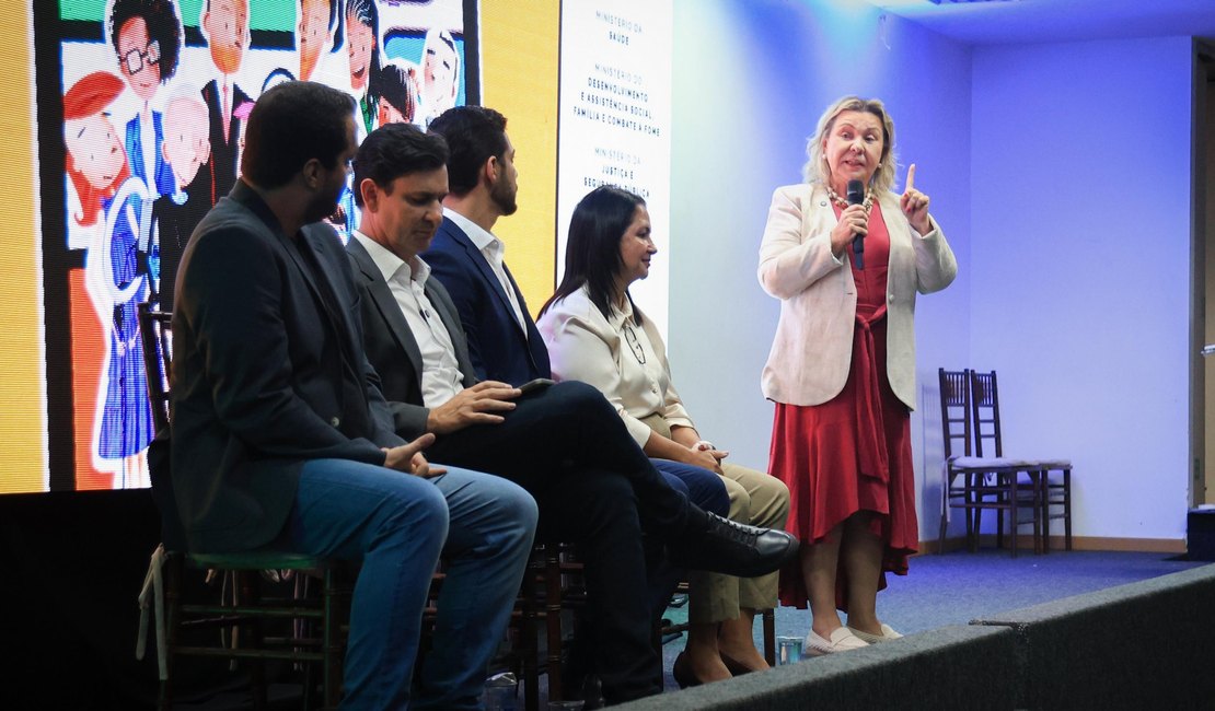 Governo de Alagoas e Presidência da República debatem uso de telas por crianças