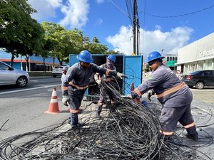 Ilumina realiza ação emergencial do Projeto Poste Limpo após incêndio em fiação na Av. Fernandes Lima