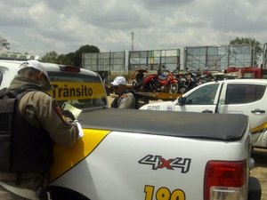 Suspeito com mandado de prisão tenta escapar de blitz mas é preso em Arapiraca