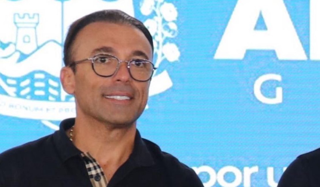 Prefeito de Major Izidoro anuncia pagamento do 14º, 15º e 16º salários para profissionais da Educação