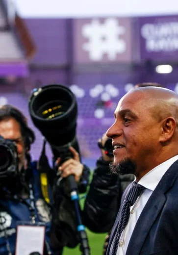 Ronaldo e Roberto Carlos assinam compra da SAF da Inter de Limeira