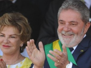 Marisa continua em coma induzido e mulheres protestam em frente ao hospital