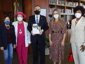 Tereza Nelma pede ao ministro do TSE incentivo da participação da mulher na política