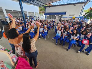 Programa Dignidade Menstrual beneficia 12 mil alunas de escolas municipais de Maceió