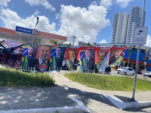 Ambulantes de Maceió lucram com polarização entre Lula e Bolsonaro