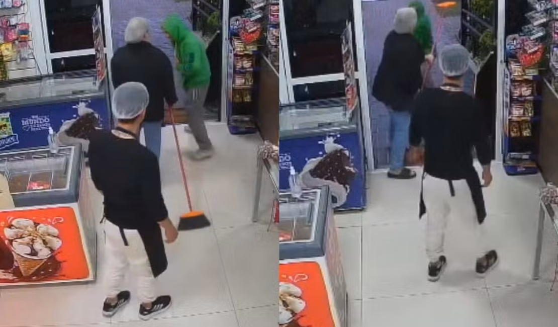 [Vídeo] Homem tenta assaltar padaria com arma falsa e leva vassourada da proprietária