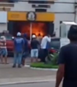 [Vídeo] Incêndio em Craíbas assusta moradores