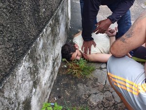 Suspeito de matar ex-mulher é pego por familiares da vítima durante velório