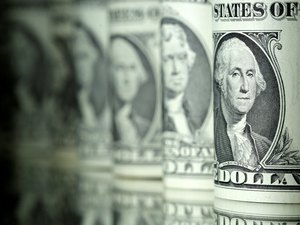 Dólar sobe para R$ 5,72 e fecha no maior valor em duas semanas