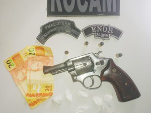 Homem é preso com arma e drogas em Arapiraca