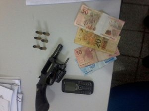 Homem é preso por porte ilegal de arma de fogo em União dos Palmares