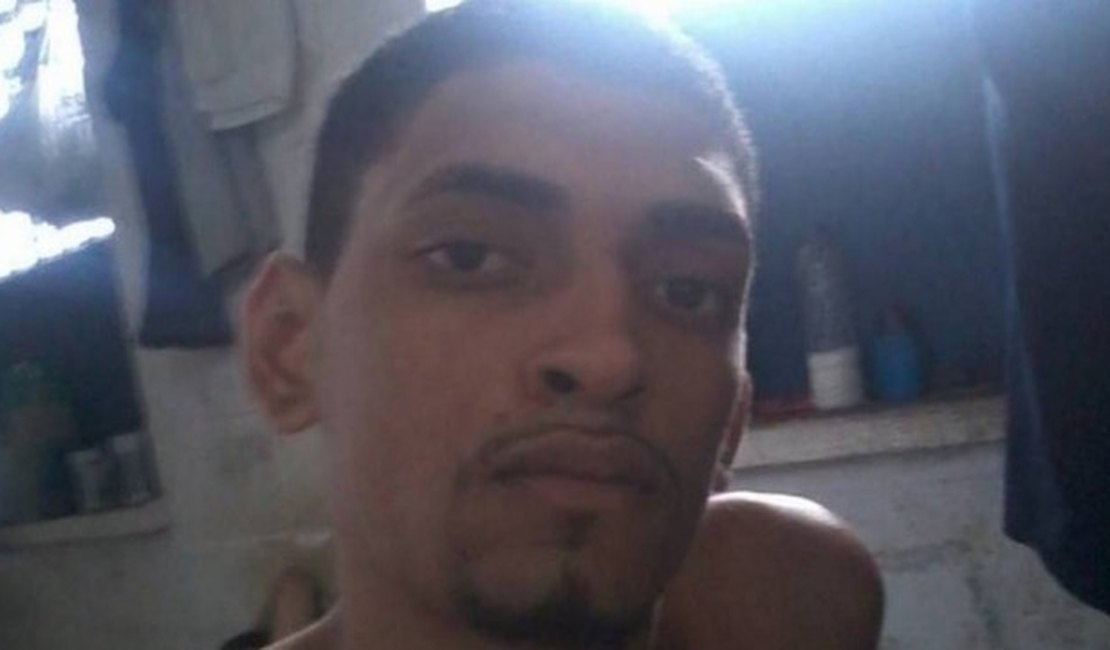 Preso atualiza Facebook e posta selfie dentro da cela