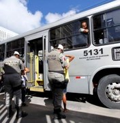 Cobradora de ônibus tem celular roubado na Av. Fernandes Lima