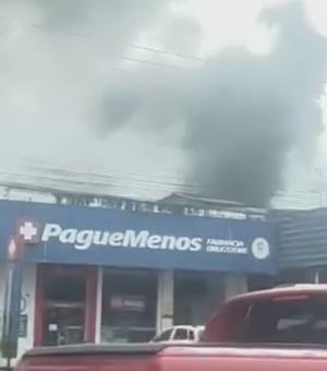 Incêndio em terreno baldio mobiliza moradores no Tabuleiro do Martins