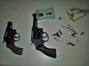 Duas armas de fogo são apreendidas em residência na Cidade Universitária 