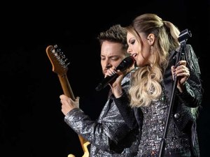 Junior protesta pela Amazônia em show com Sandy em São Paulo