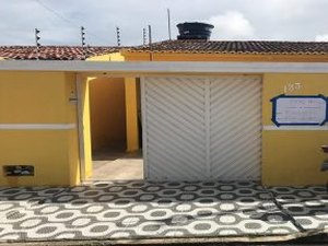 Dois homens assaltam CRAS e levam celulares e uma moto em Arapiraca