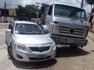 Colisão entre caminhão e carro deixa idoso ferido em Maragogi