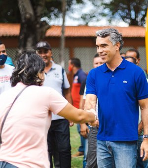 Projeto de Rafael Brito que cria piso dos motoristas escolares é aprovado em comissão