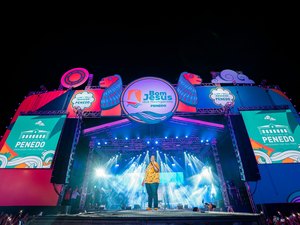 Shows em Penedo emocionam plateia e lotam arena no 1º dia da Festa de Bom Jesus