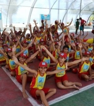 Projeto Golfinho beneficia 100 crianças de Porto de Pedras