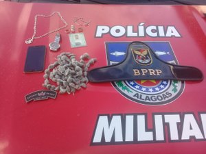 Polícia apreende 92 bombinhas de maconha no bairro da Santa Lúcia 
