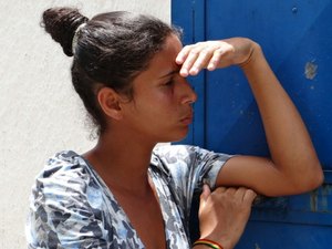 Mulher se passa pelo marido, marca encontro pelo WhatsApp e agride amante