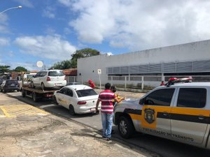 SMTT autua e remove 11 veículos por transporte clandestino