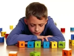 Três meses após criança autista ter matrícula negada em escola, TJ/AL reforça direito à educação regular