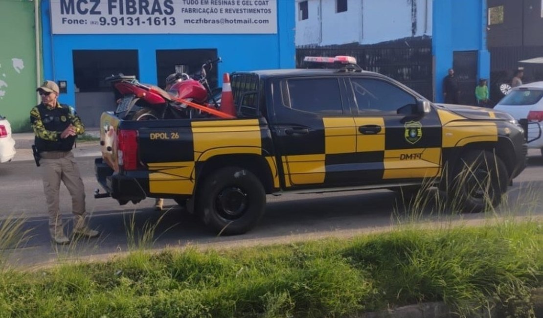 Motocicleta roubada é recuperada pelo DMTT após alerta de denúncia no Vergel