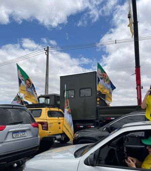 Carreata em apoio a Flávio Bolsonaro lota e deixa trânsito lento em Arapiraca