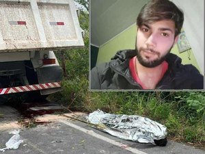 Motociclista morre após colidir na traseira de caçamba parada em rodovia; outro jovem  foi socorrido em estado grave